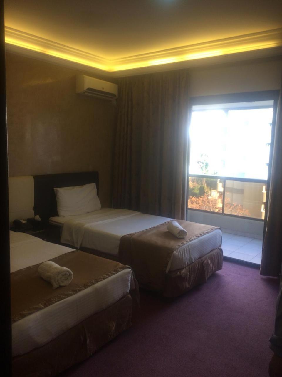Queens Land Hotel Jounieh Exterior photo